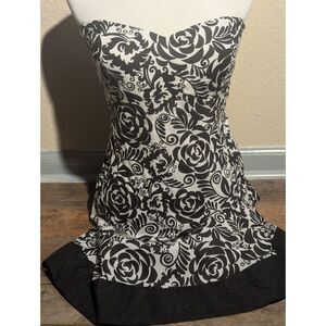 White House Black Market Strapless Dress - Size 8 - Chic Black & White Pattern!
